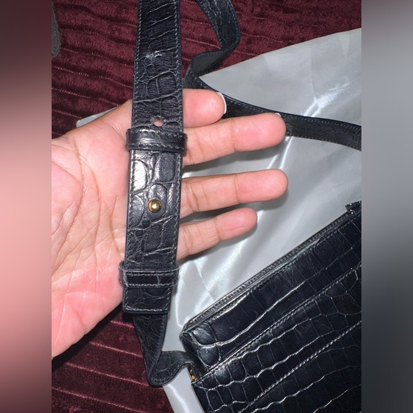 Salvatore Ferragamo Vara Croc Embossed Shoulder Bag - Picture 10 of 16